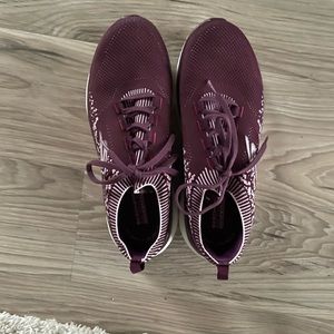 Skechers Go run size 8